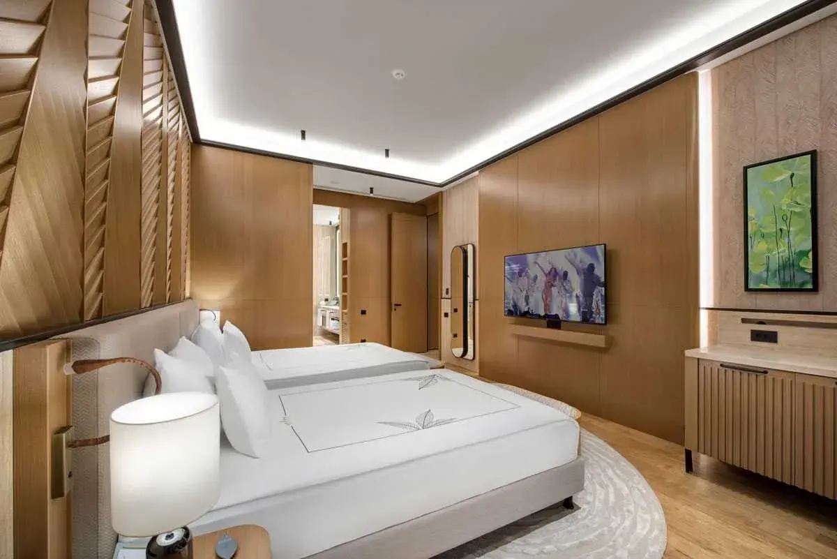 Regnum Crown Amber Lagoon Villa — 9