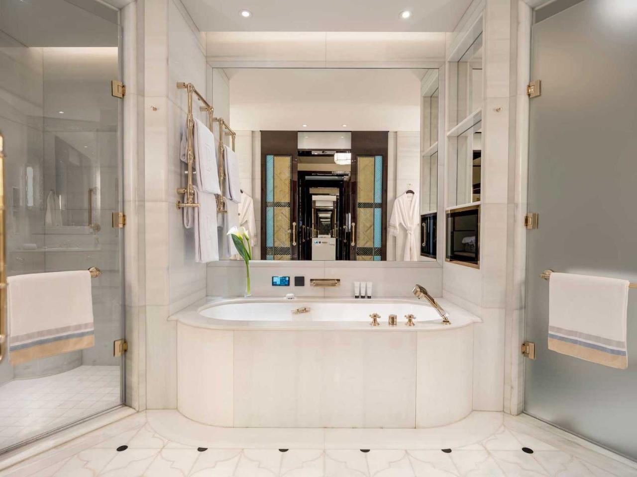 Executive Bosphorus Suite Peninsula — 3