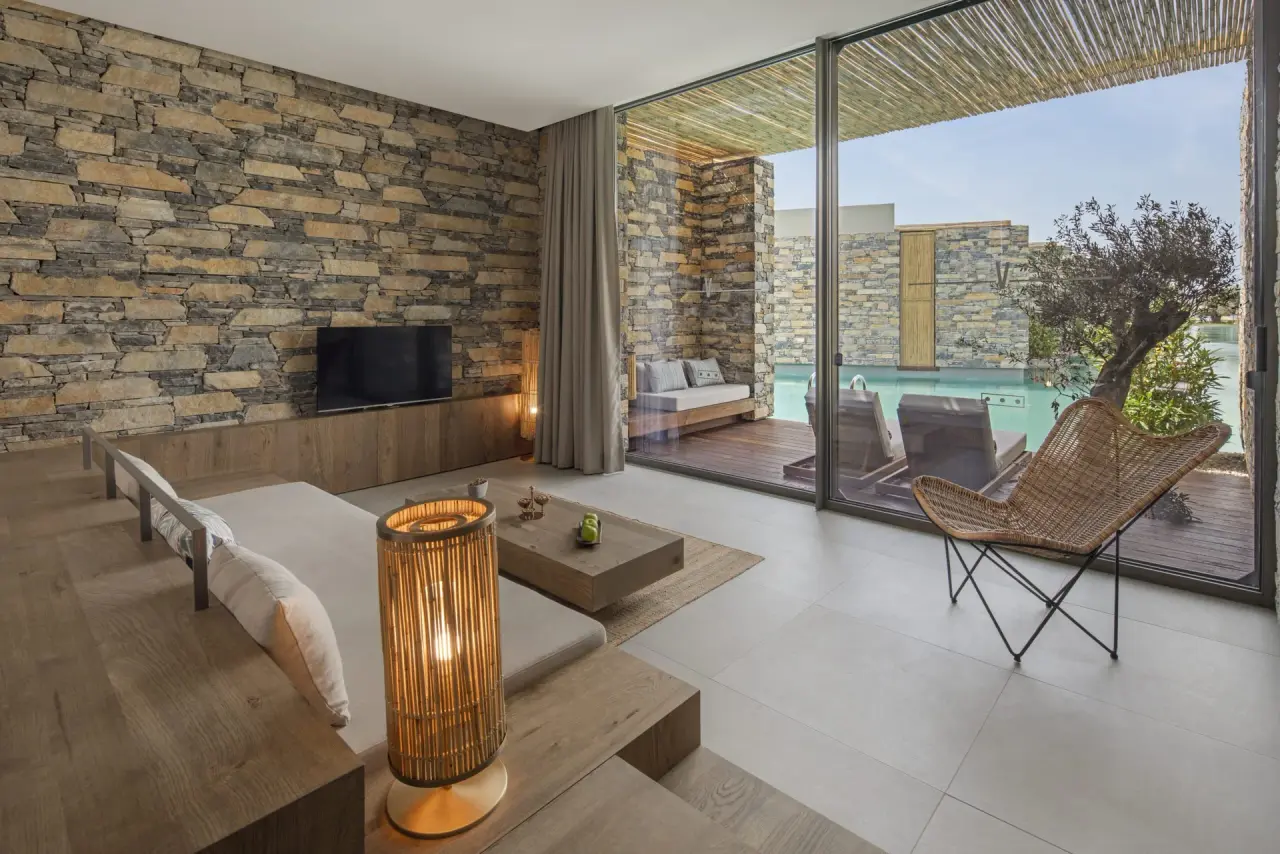 Executive Jacuzzi Room Rixos Sungate — 11